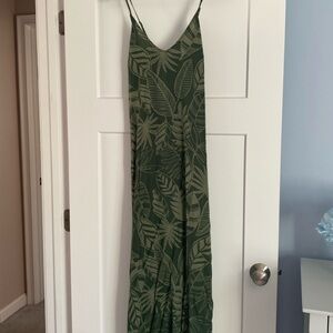 Old Navy dress. Spaghetti straps, size M, ankle length. Like new, never worn.